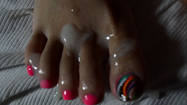 Crototin Di Kaki Seksi Istri Asia