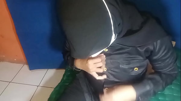 Satpam Cewek Sange Colmek Sampe Muncrat, Bikin Banjir Di Pos Jaga