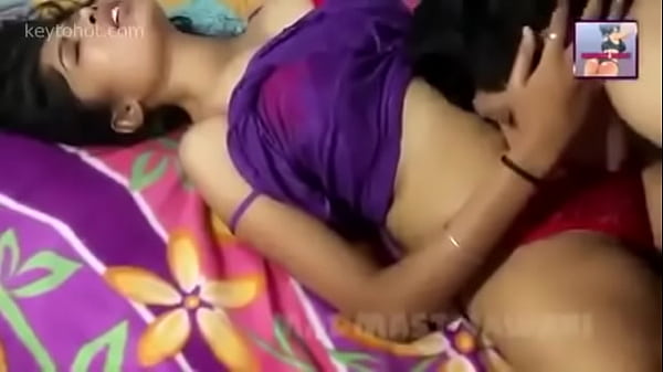 Desi Cewek India Siap Digoyang, Bibir Merah Nunggu Kecupan.