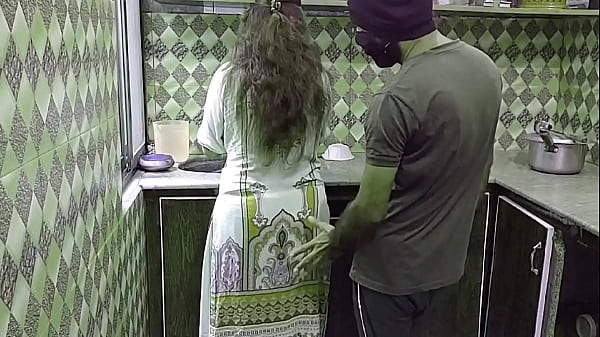 Bhabhi Sambil Masak Di Dapur Digojlok Kontol, Suara Desahnya Bikin Makin Horny, Hindi Audio Xxxxx
