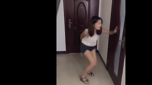 Cewek-cewek China Kencing Kebelet Banget, Sampe Ngos-ngosan Pengen Ngecrot.
