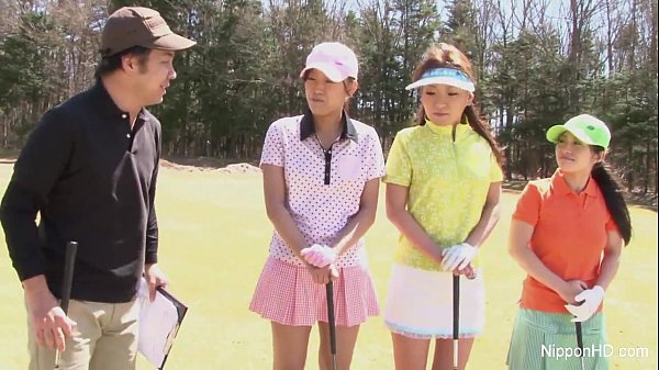 Cewek Cina Abg Main Golf Tanpa Busana, Montok-montok Siap Digoyang.