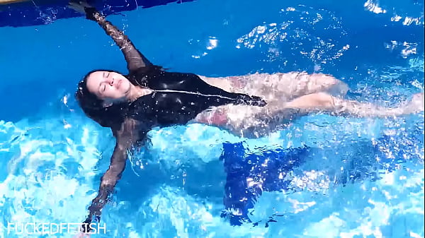 Bikini Basah Jessica Bunny, Tubuh Kencang Di Bawah Air